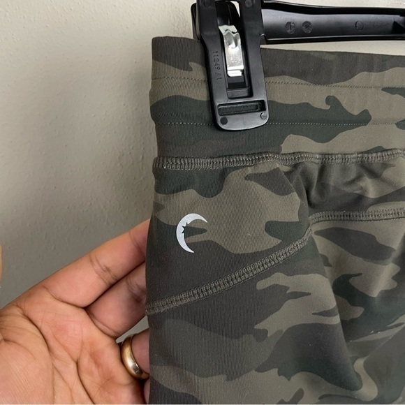 Zyia Green Camo Unwind Joggers - Picture 6 of 11